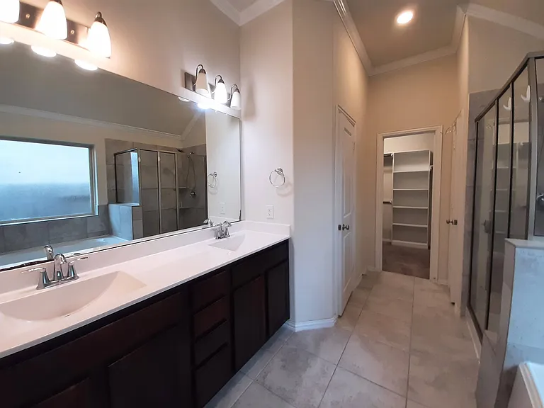 1514 Ancient Oak Ln — Photo 17