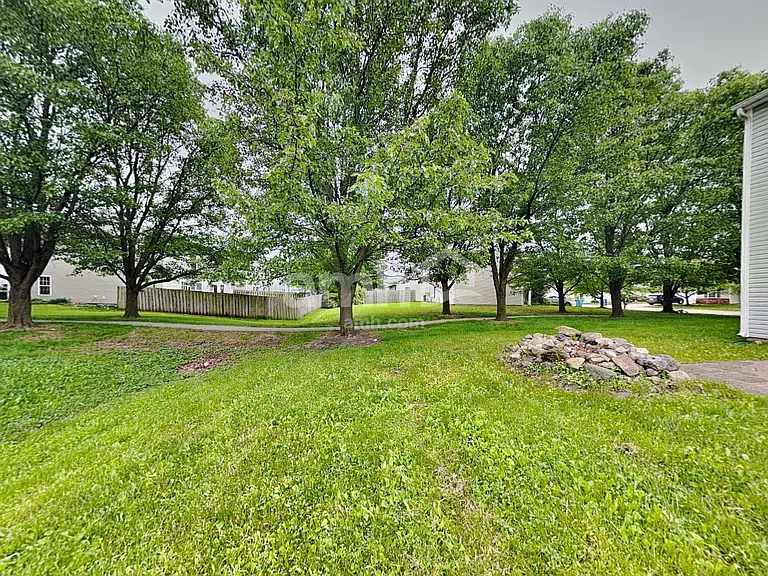 1917 Blue Pine Ln — Photo 22
