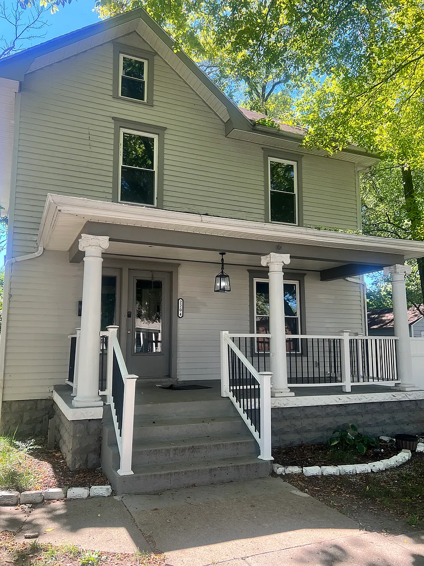 2204 Superior Ave photo 1