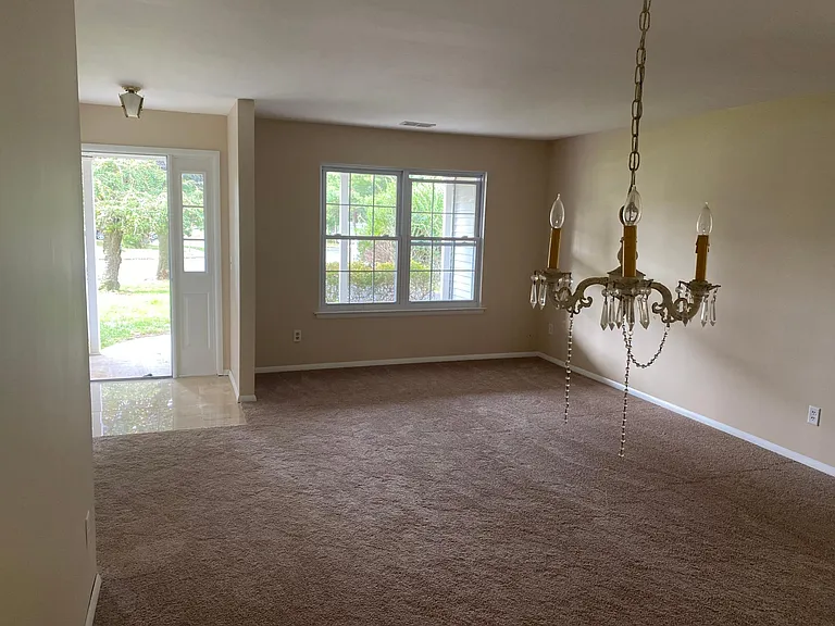 44 Woodbury Rd — Photo 12