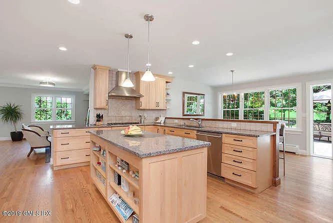 16 Hearthstone Dr — Photo 7