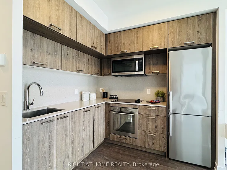 50 McCaul St #1011 — Photo 9