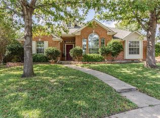 221 Red Oak Dr, Murphy, TX 75094