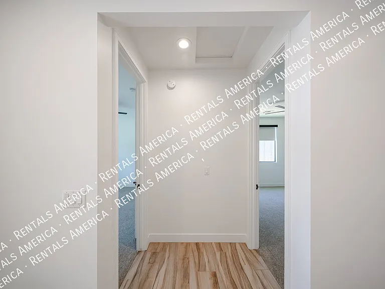 2418 E Amelia Ave — Photo 52