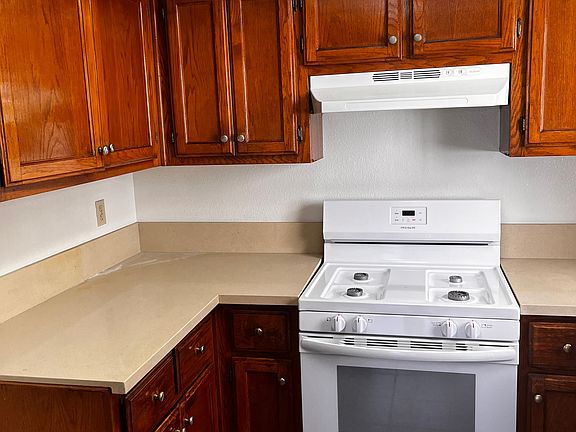 3rd image of 136 S Everett St APT 204