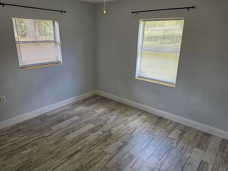 2205 S Park Ave — Photo 21