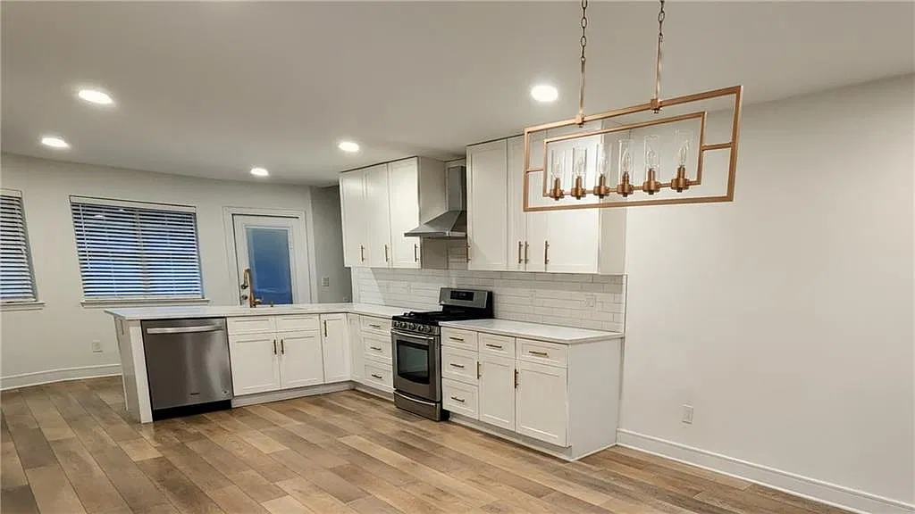 5 bed, 3.5 bath, 2473 sqft, $2,900 — Photo 4