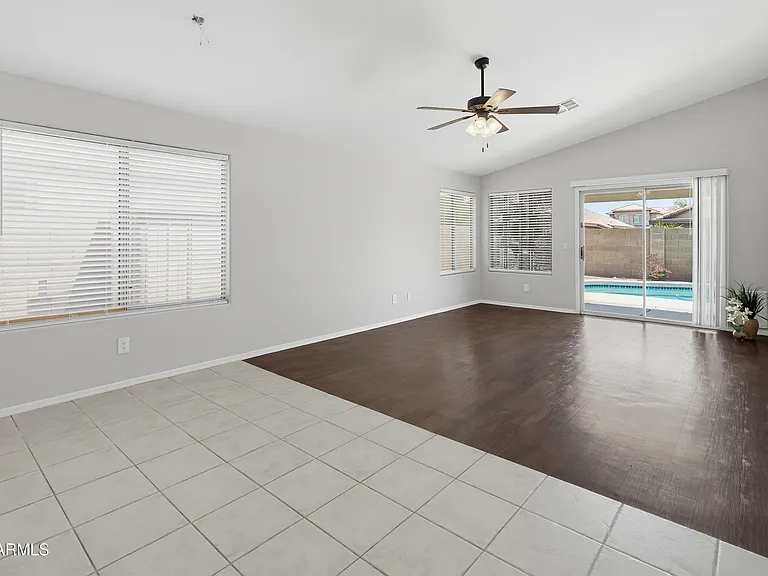 543 W Grovers Ave — Photo 6