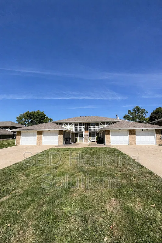 2 bed, 1.0 bath, $925 — Photo 1