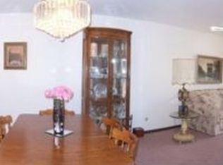 9242 Gross Point Rd #B102, Skokie, IL 60077