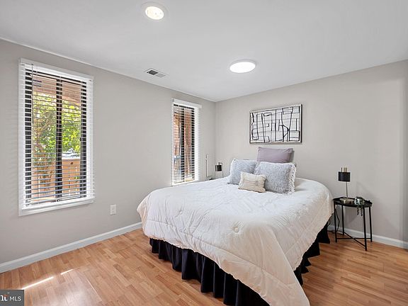 4th image of 9809 Brassie Way