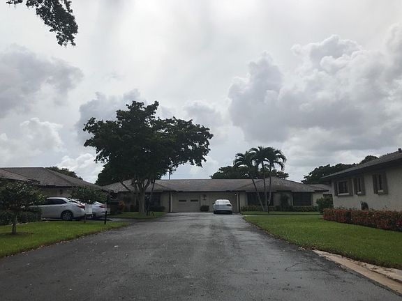 5th image of 10148 Eaglewood Ter APT A