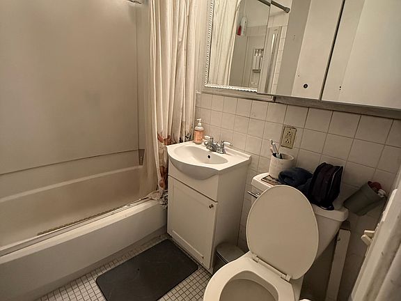 5th image of 1716 Tyler St NE #2