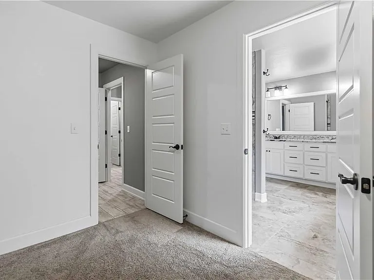 1340 Sweetbriar Cir — Photo 20