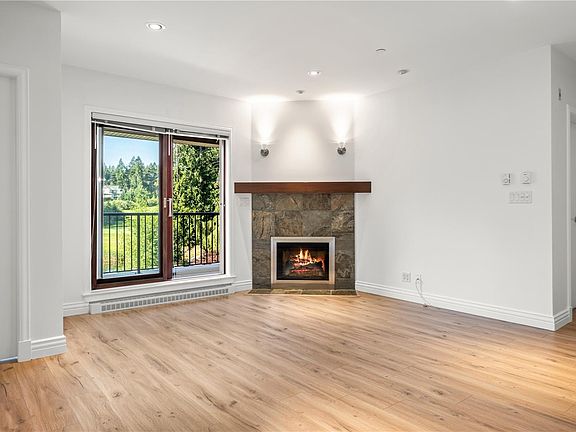 4th image of 1325 Bear Mountain Pkwy #204
