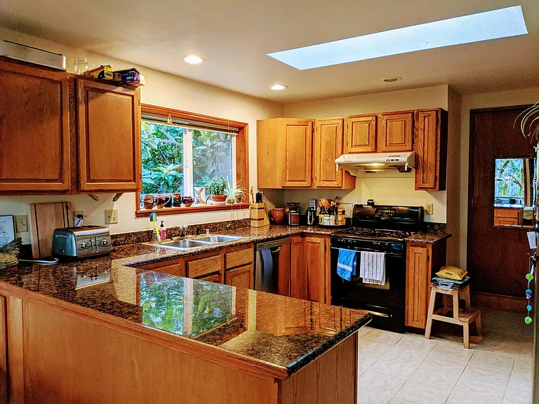 350 SW Mount Baker Dr — Photo 3
