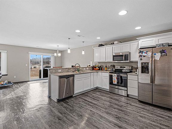 3rd image of 363 Aspen Ct