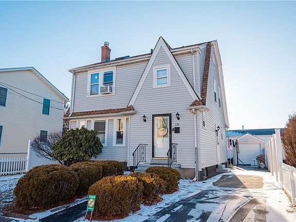 3rd image of 174 Salina St