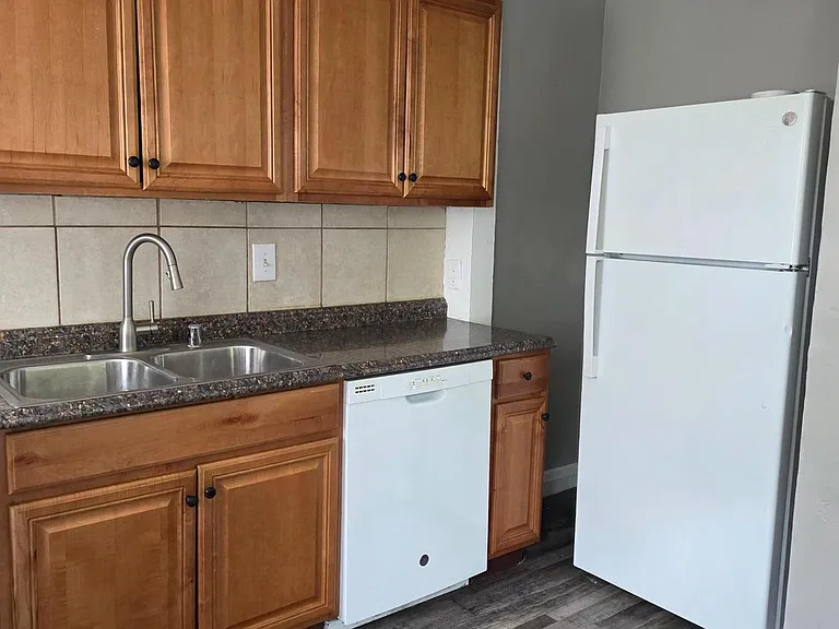 835 E Cold Spring Ln — Photo 8