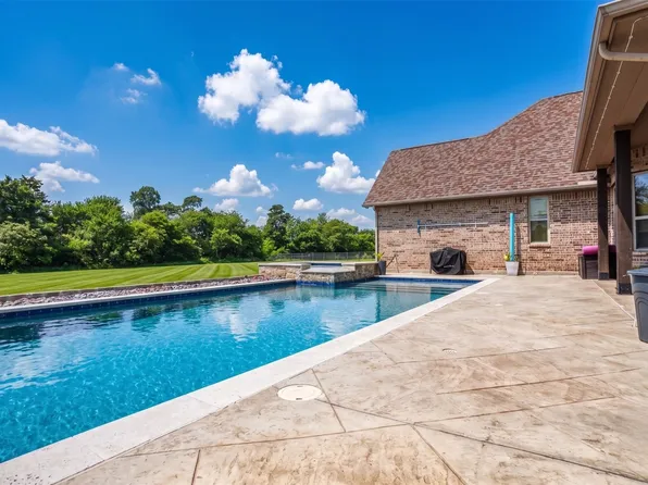 30 Laura Cir, Gunter, TX 75058