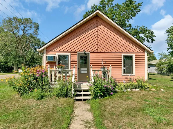 314 4th St SW, Little Falls, MN 56345