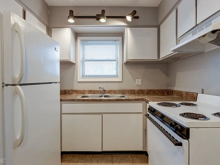 Marengo Place Apartments — Photo 4