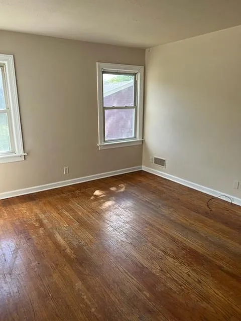 6 bed, 1536 sqft, $2,300 — Photo 2