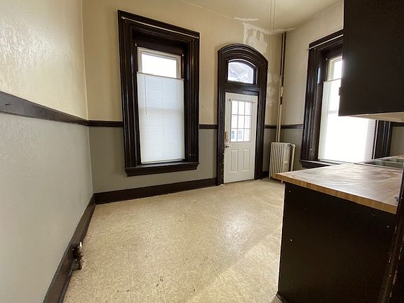 3rd image of 423 W 4th St APT 1