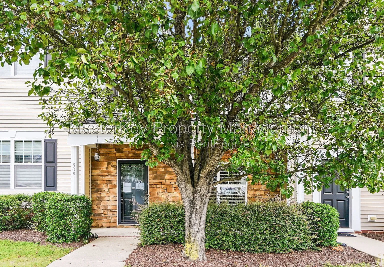 3 bed, 2.5 bath, 1520 sqft, $1,700 — Photo 2