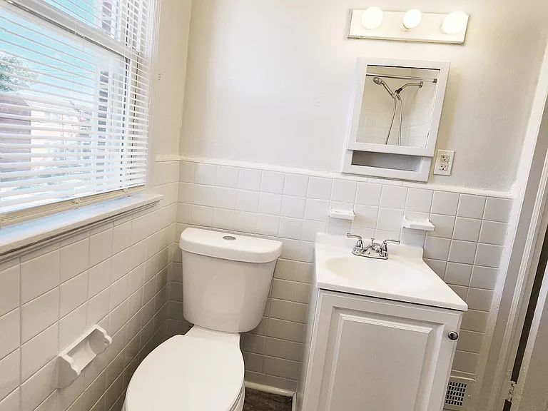 2601 N Heald St — Photo 34
