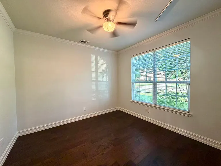 226 Boxwood Ln — Photo 6