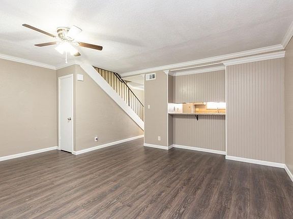 4th image of 5632 Hillsdale Blvd