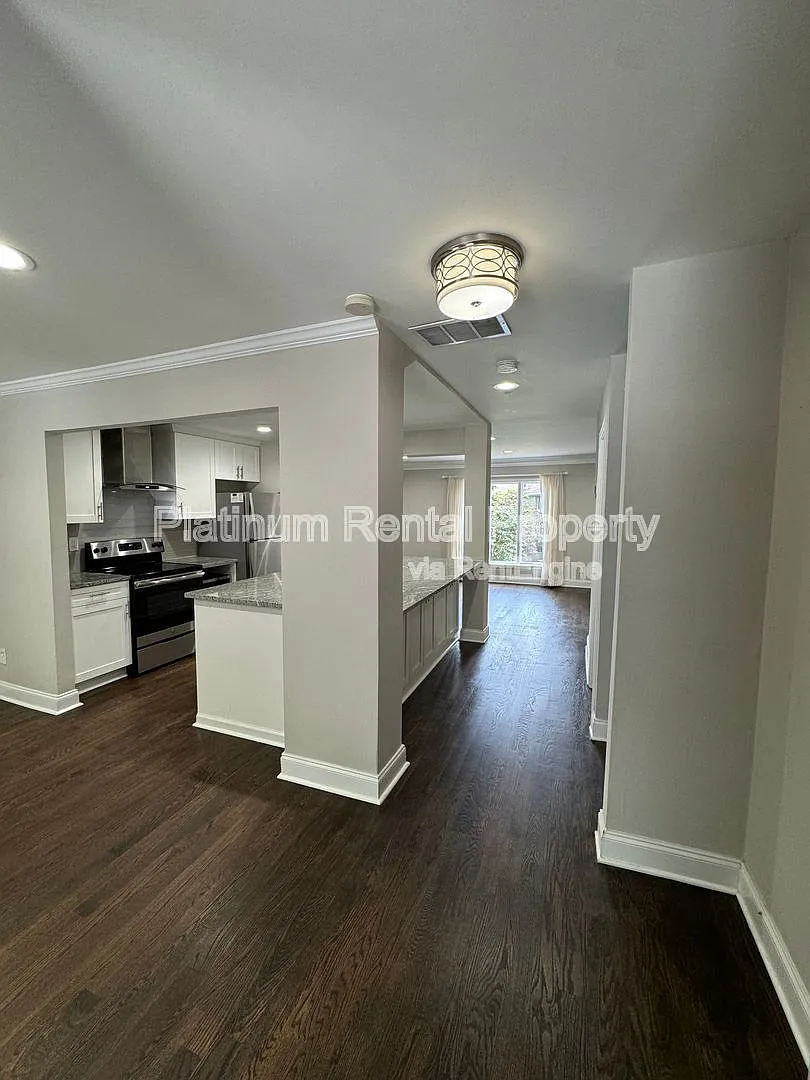 3 bed, 2.5 bath, 1798 sqft, $3,100 — Photo 4