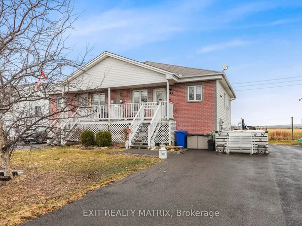 991 Jacynthe St, Hawkesbury, ON K6A 3W4