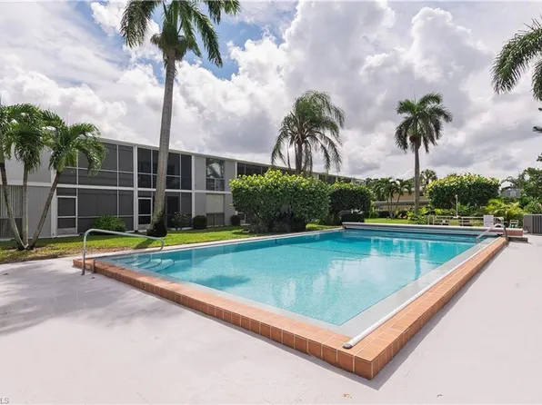 2064 Alamanda Dr APT 24, Naples, FL 34102