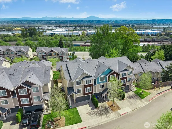 527 Pilchuck Path, Everett, WA 98201