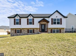 824 Dickeys Dr, Chambersburg, PA 17202