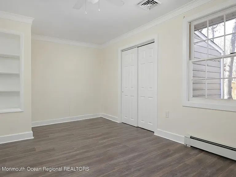 424 Seaman Ave — Photo 12
