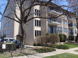 4530 W 95th St #1E, Oak Lawn, IL