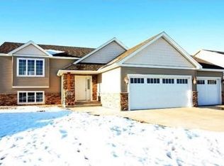 1138 Parkwood Loop, Saint Cloud, MN 56303