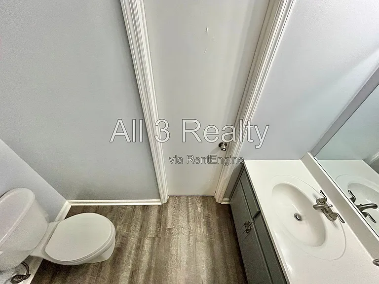 8460 Pineland Dr — Photo 13