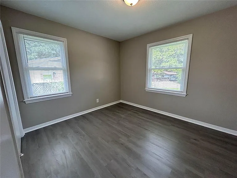 506 Seville Dr — Photo 19