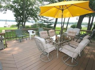 1608 W Shore Dr, Delafield, WI 53018