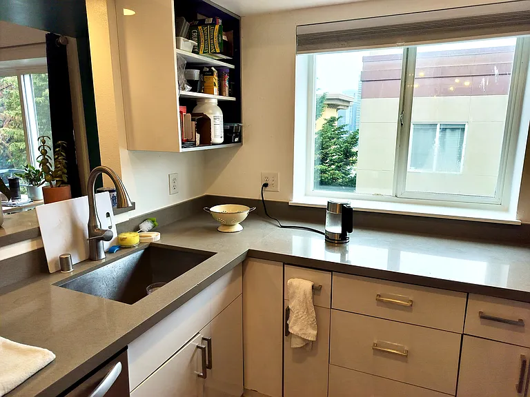 712 E Denny Way #502 — Photo 7