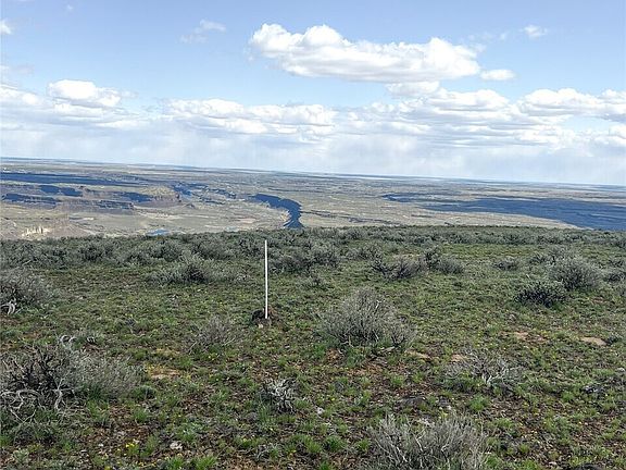 3rd image of 3060 Altura Lane NE