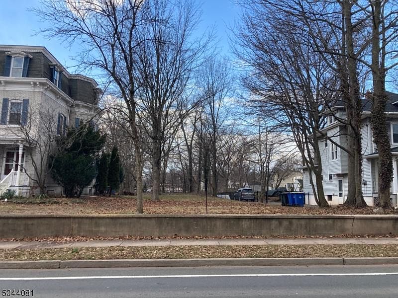 2nd image of 179 Grove St