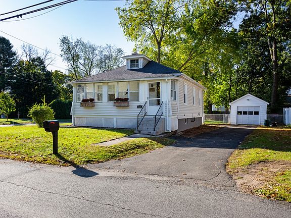 4th image of 121 Meadow Rd