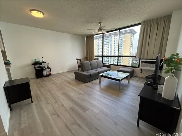 876 Curtis St APT 3807, Honolulu, HI 96813