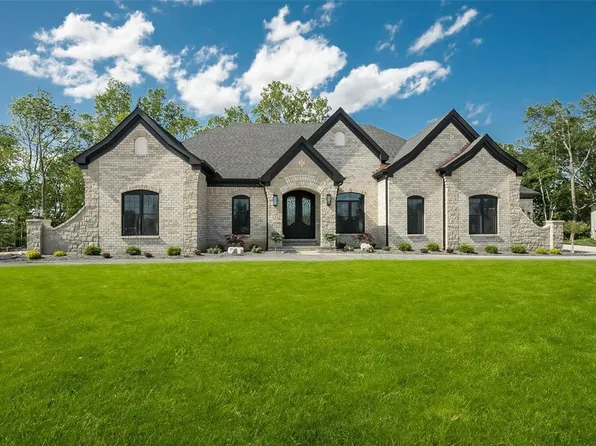 747 Uc Silver Buck Ln, Chesterfield, MO 63005