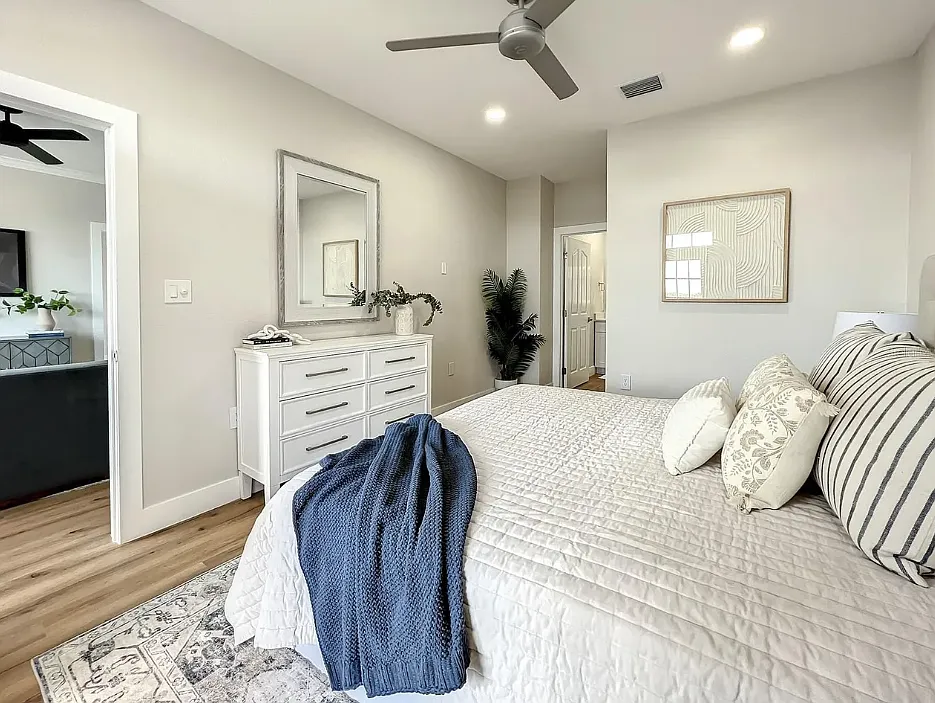 2 bed, 1054 sqft, $3,500 — Photo 3
